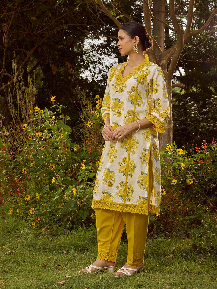 Floral Printed Cotton Blend Kurta With Pants