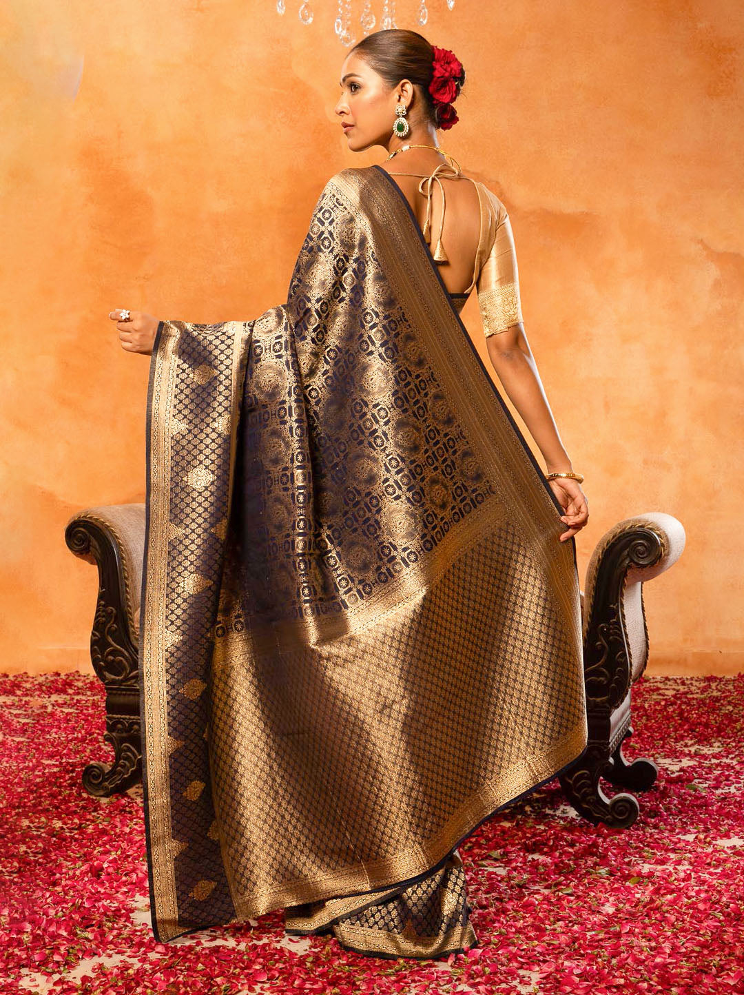 Zari Jaal Woven Crepe Saree
