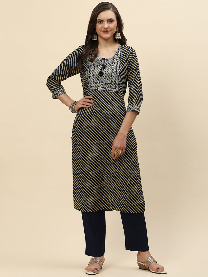 Neck Embroidered &amp; Lehriya Muslin Kurta With Pants