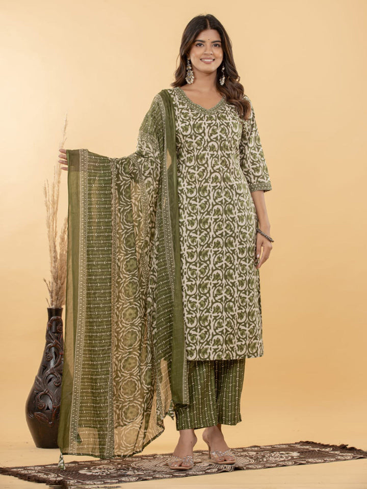 Green Embroidered Cotton Blend Straight Suit Set With Dupatta