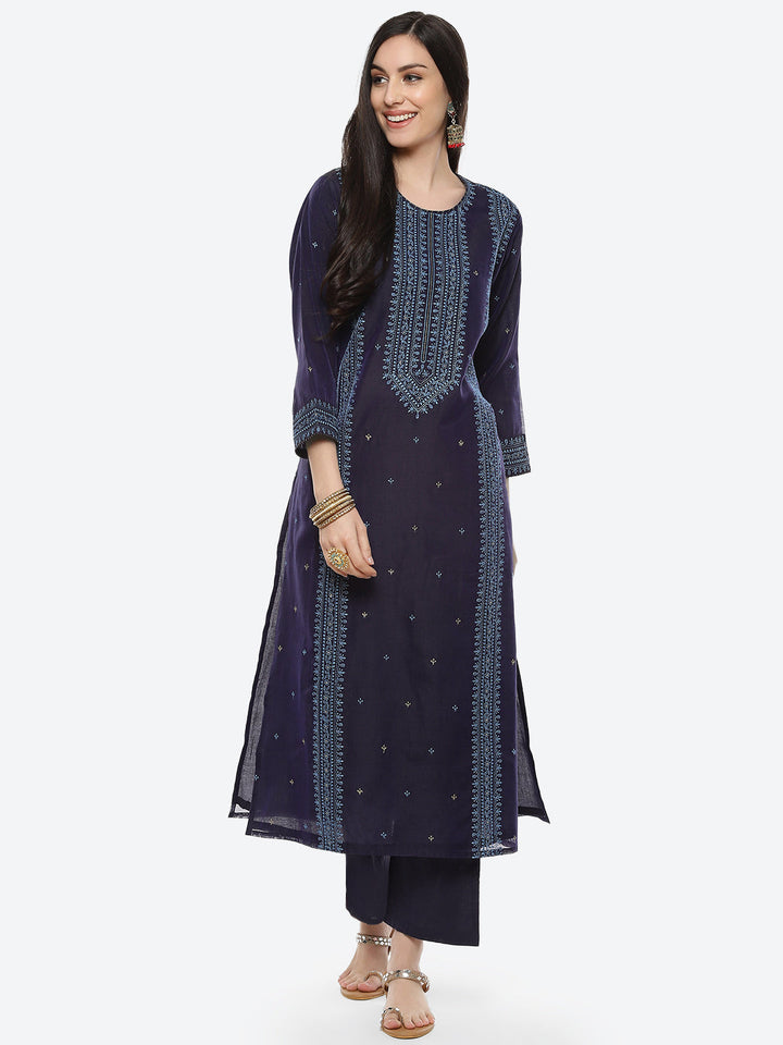 Resham Neck Jaal Chanderi Kurti With Pant