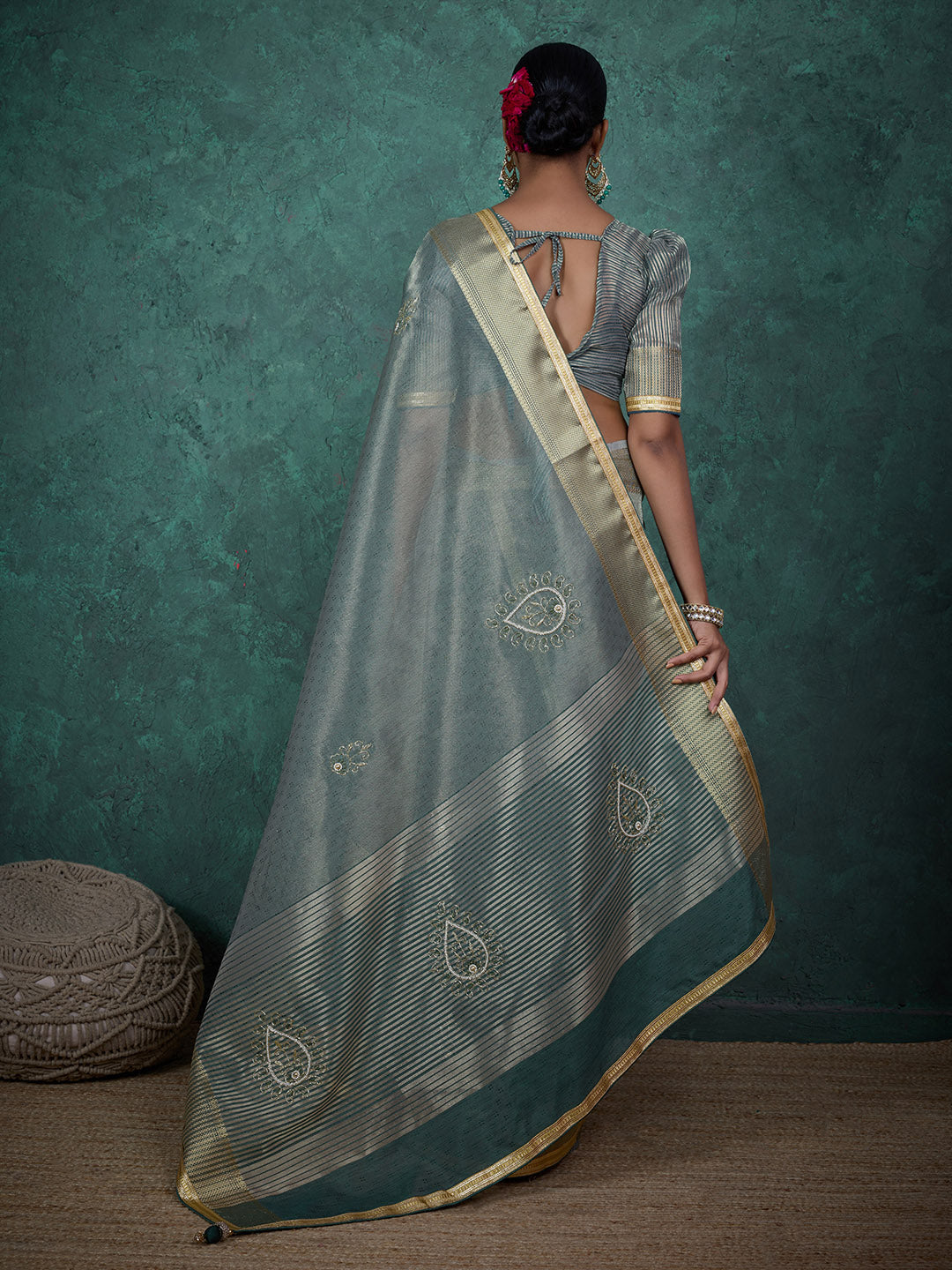 Zari Ethnic Motifs Woven Linen Saree