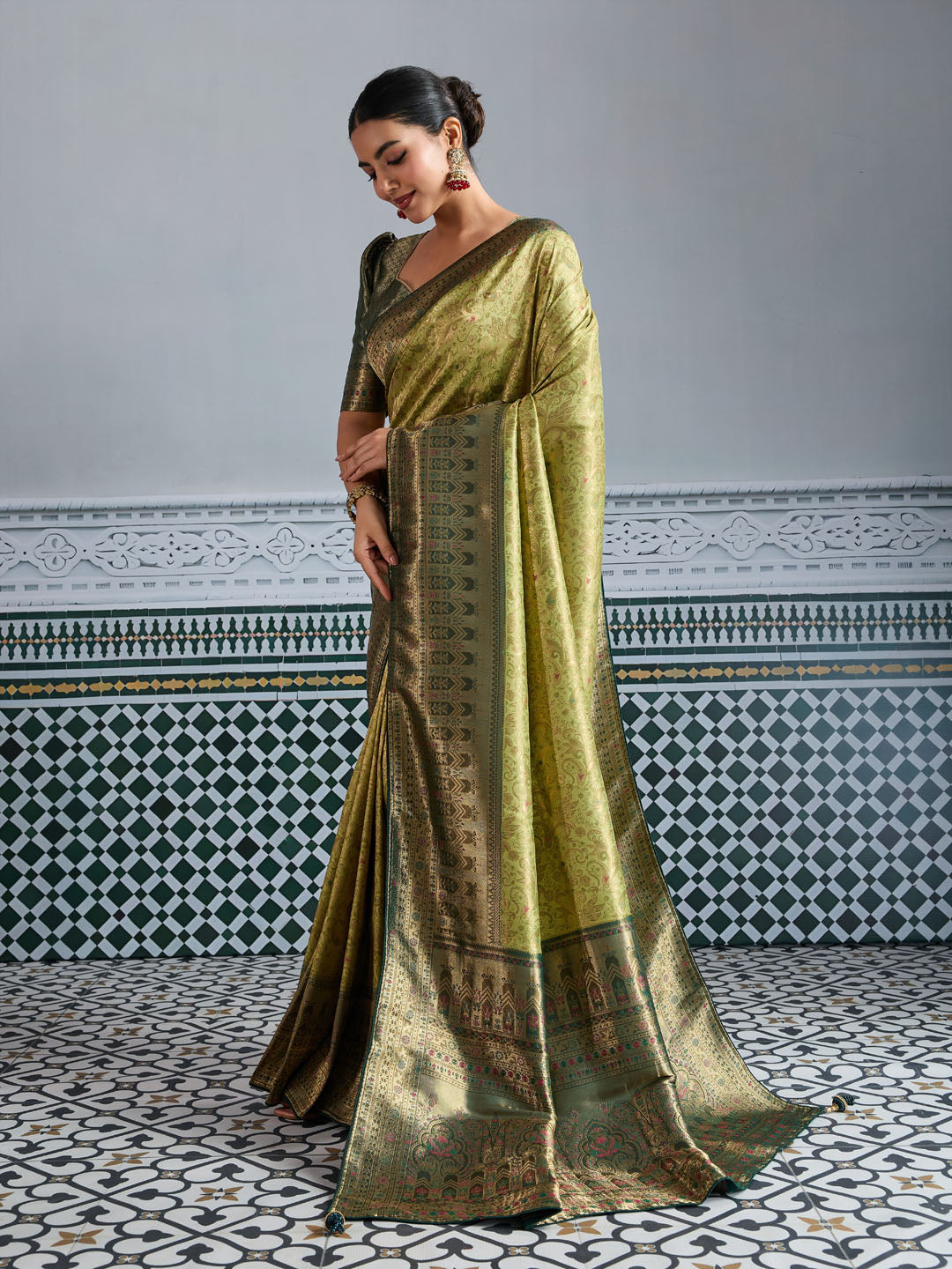 Woven Design Meenakari Kanjivaram Silk Saree