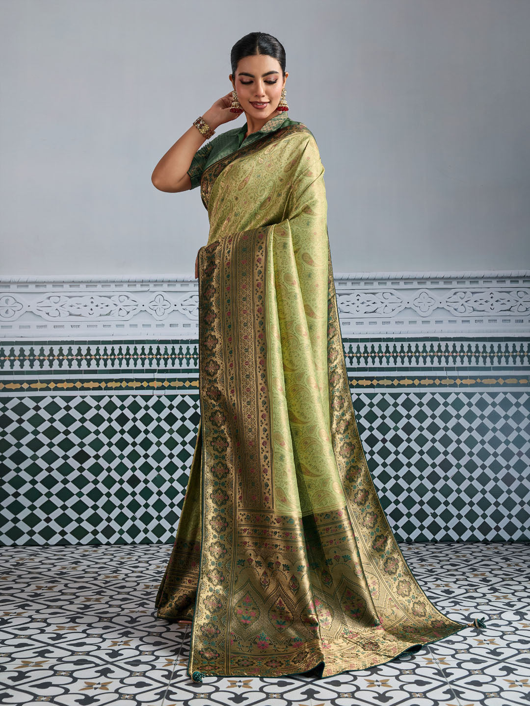 Woven Design Meenakari Kanjivaram Silk Saree