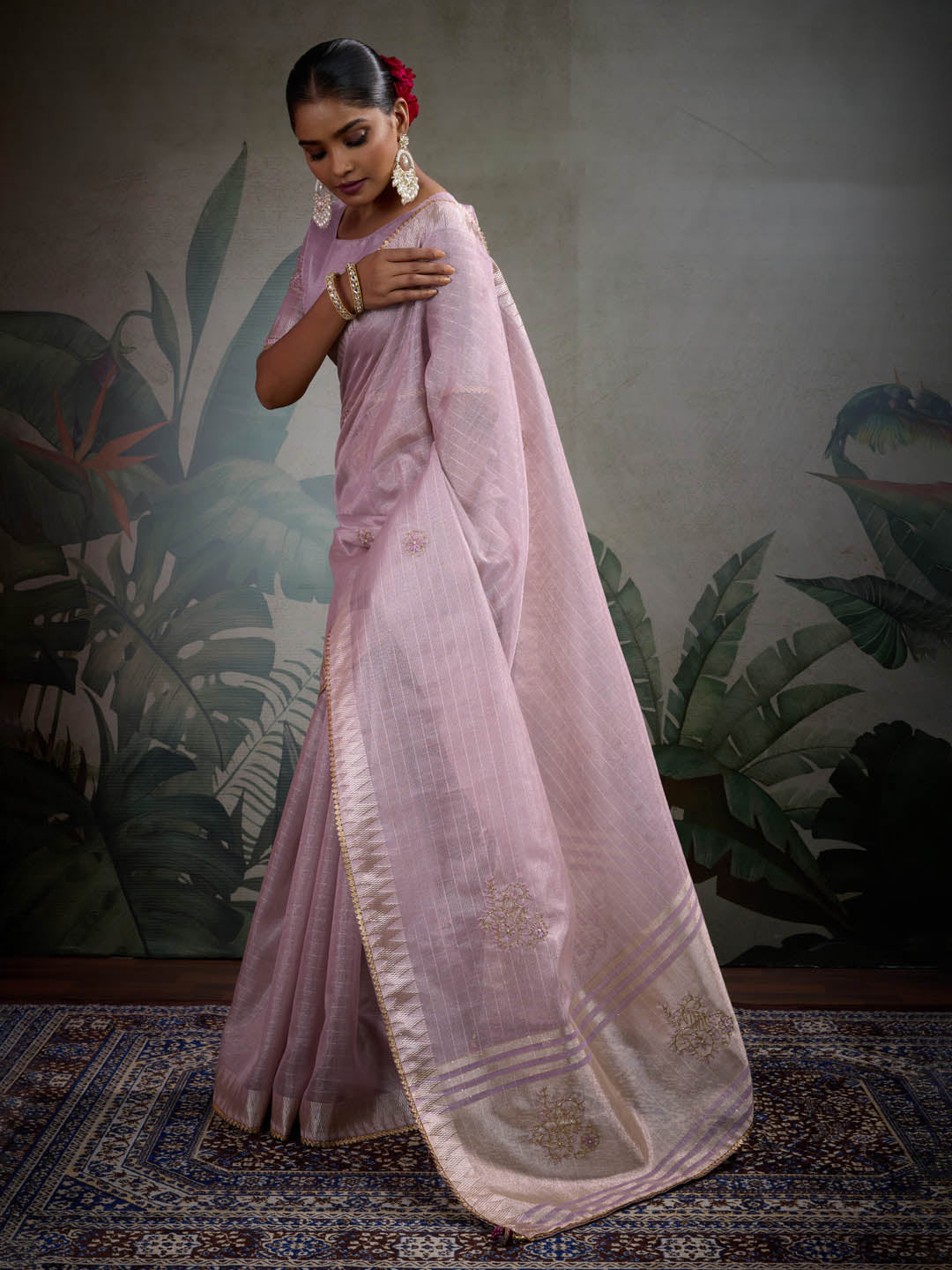 Thread Embroidered Woven Border Linen Saree