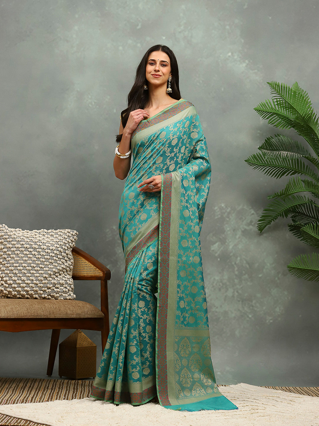 Resham Woven Design Cotton Blend Woven Saree