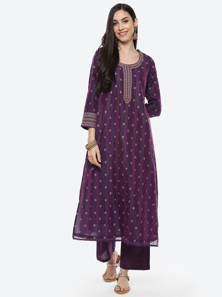 Embroidered Zari Neck Chanderi Kurti With Pant
