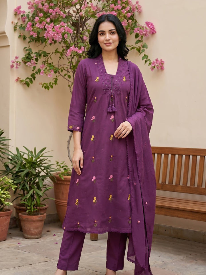 Lavender Embroidered Cotton Blend Straight Round Neck Suit Set