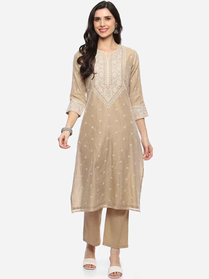Thread Embroidered Chanderi Kurta With Pant