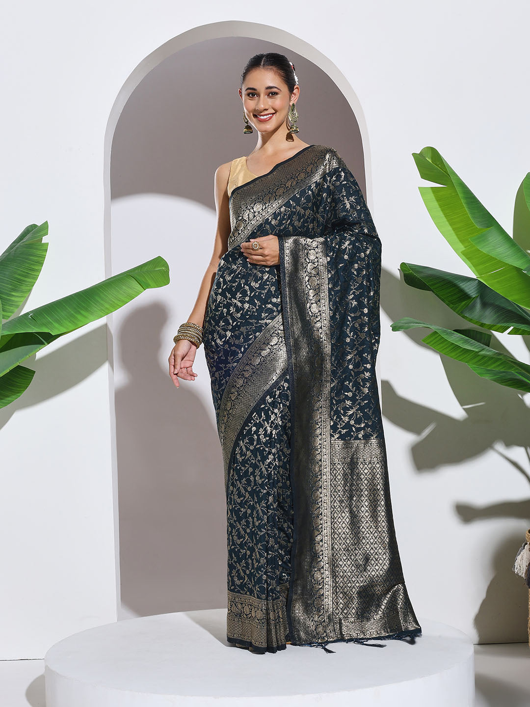 Zaari Jaal Woven Crepe Saree