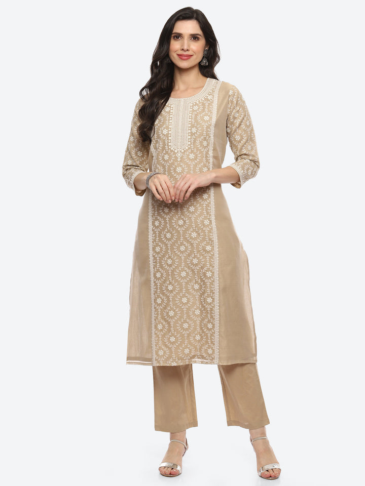 Thread Embroidered Chanderi Kurta With Pant