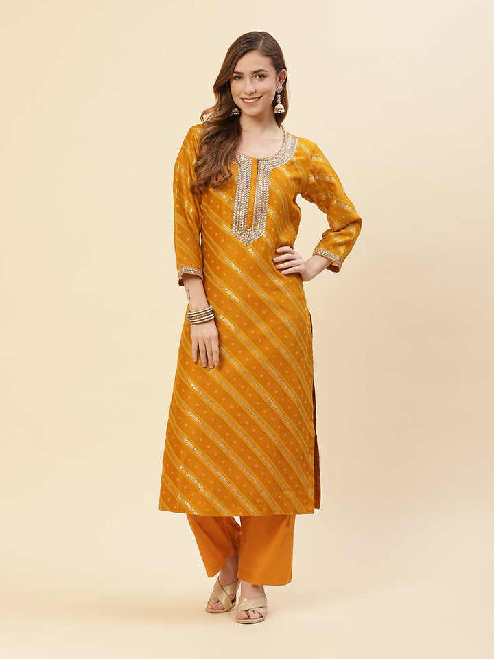 Printed &amp; Embroidered Neck Chnaderi Kurti With Pant