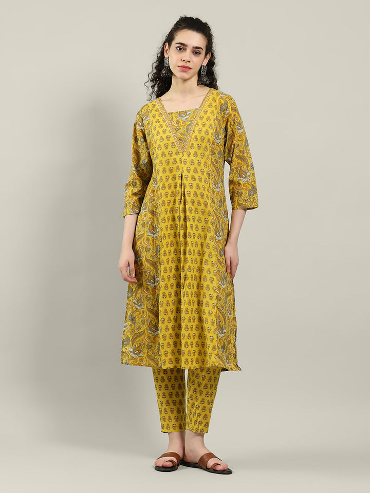 Printed Cotton Blend Kurta &amp; Pants