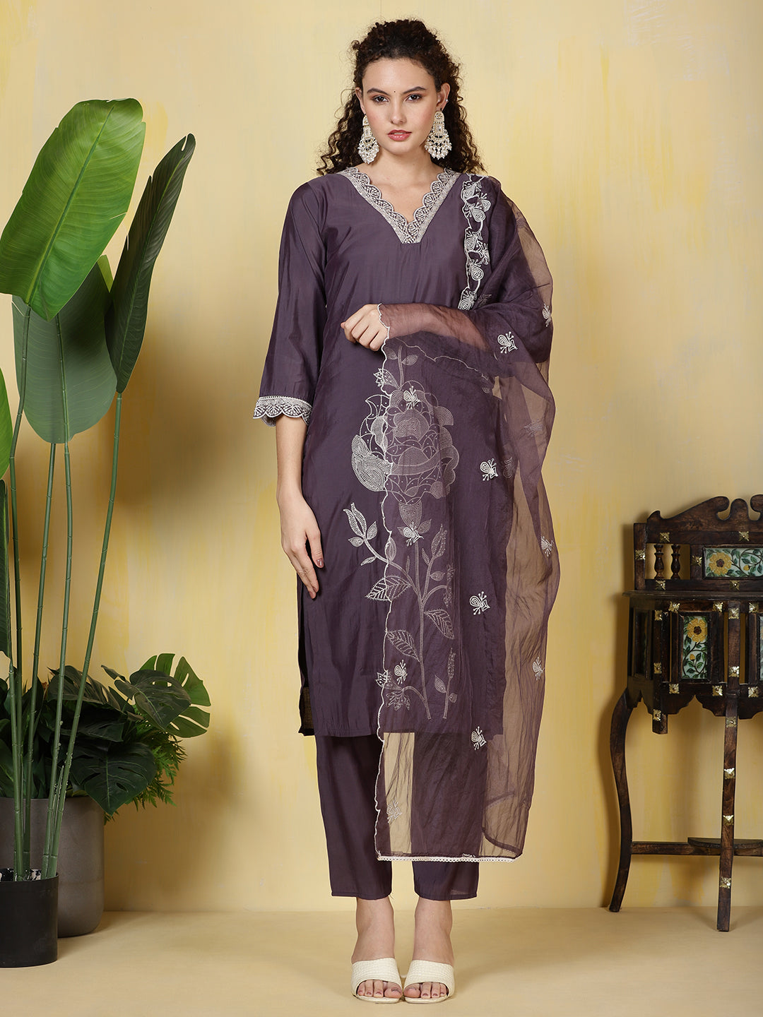 Resham Booti Muslin Kurta With Pants &amp; Dupatta