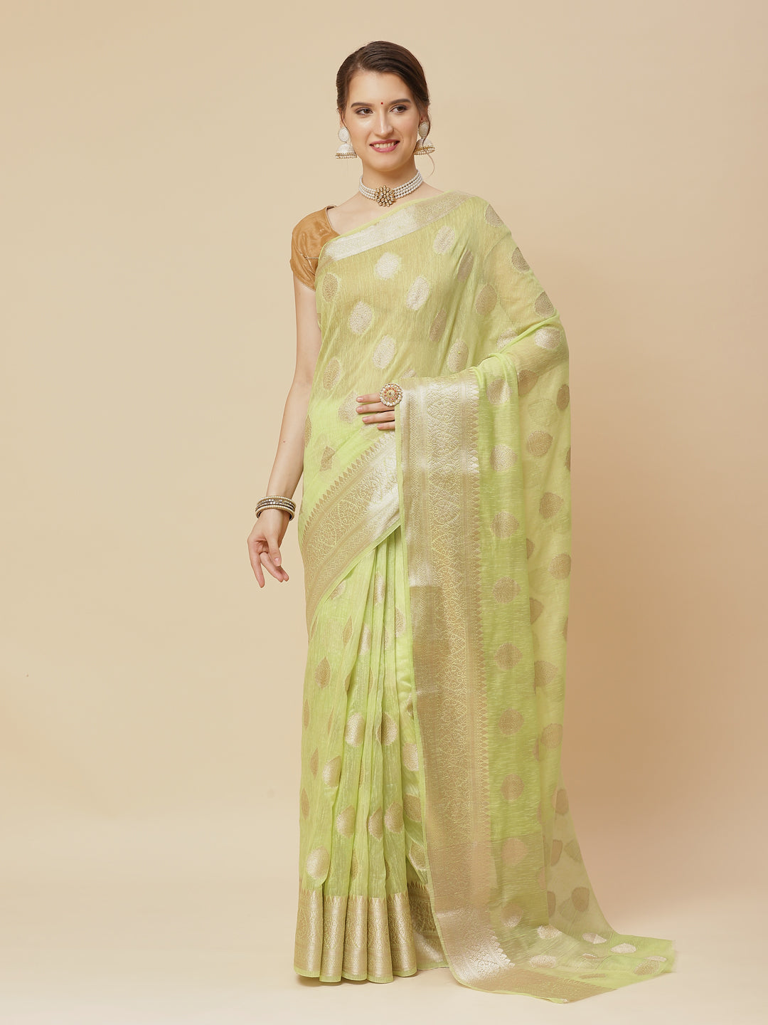 Zari Border Booti Art Handloom Woven Saree