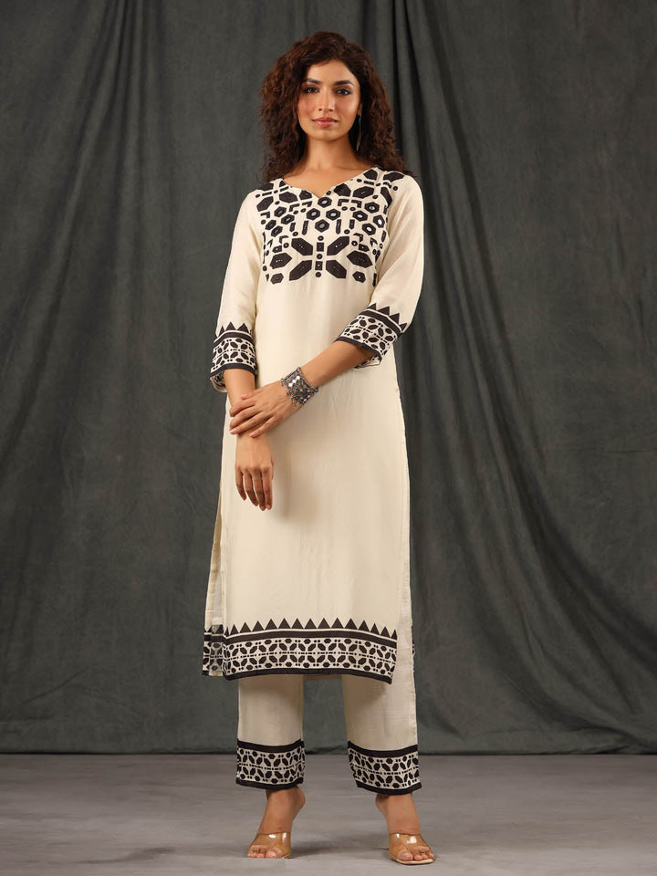 Neck Embroidered Muslin Kurta With Pants