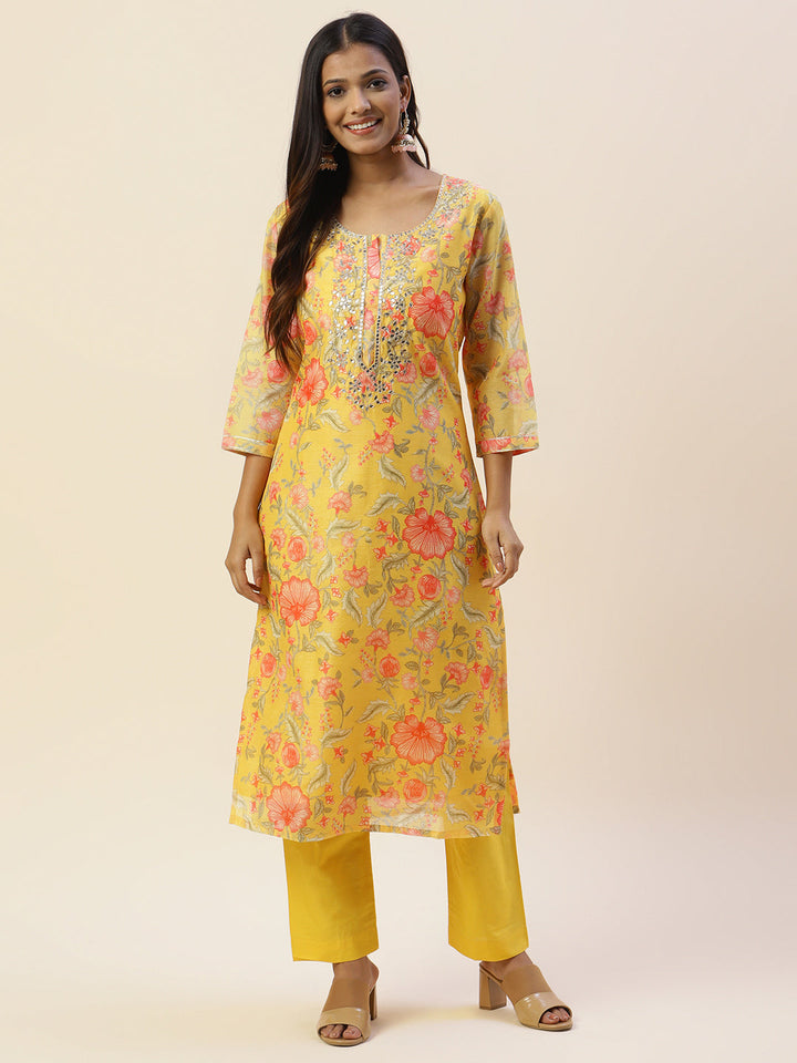 Printed &amp; Yoke Embroidered Chanderi Kurta With Pants