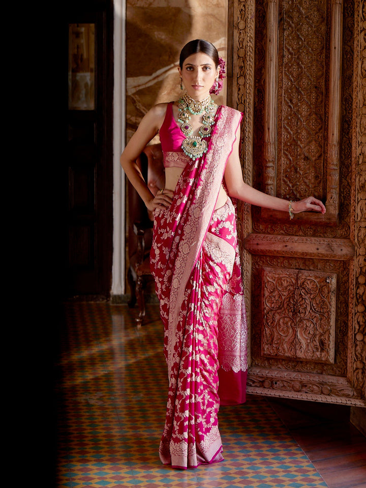 Floral Golden Jaal Georgette Plain Saree