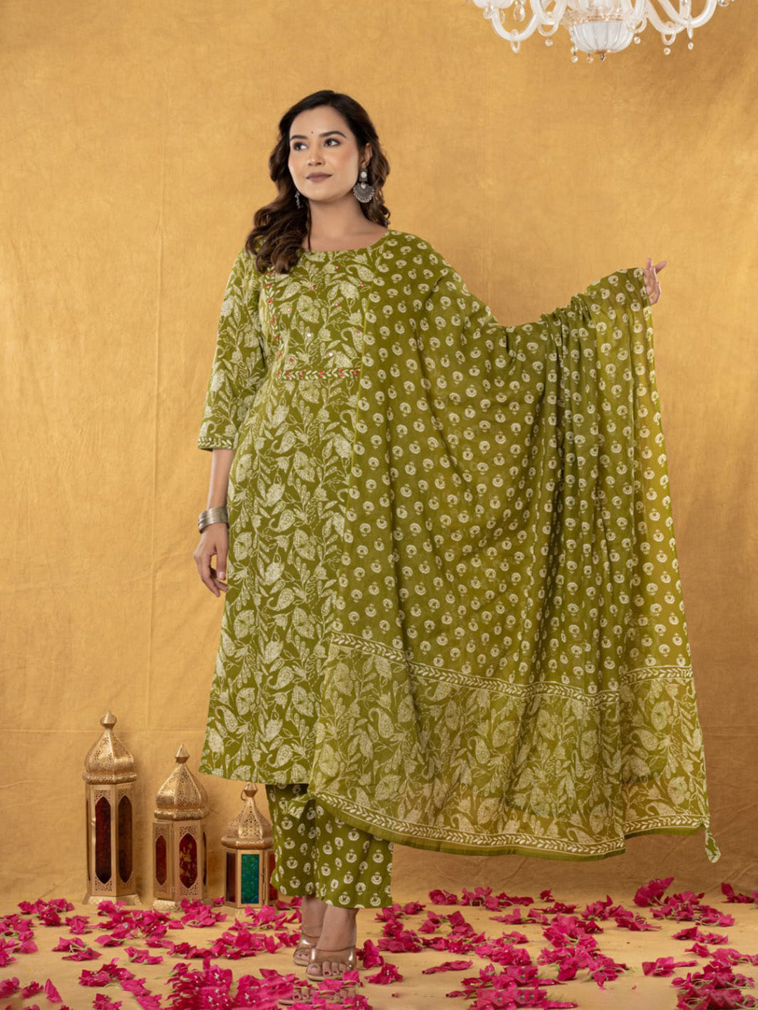 Green Embroidered Cotton Blend Straight Suit Set With Dupatta