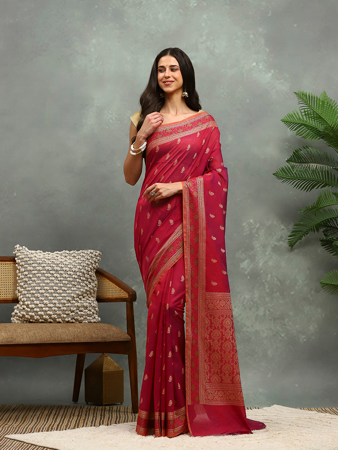 Resham Woven Design Cotton Blend Woven Saree