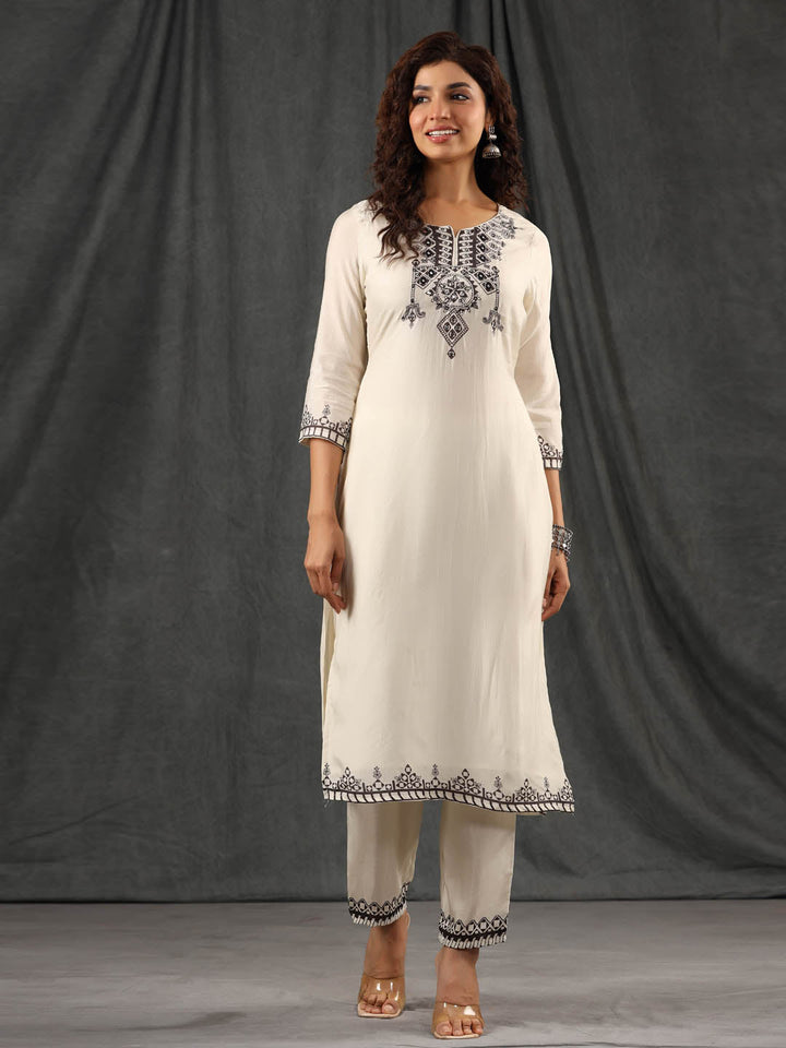 Neck Embroidered Muslin Kurta With Pants