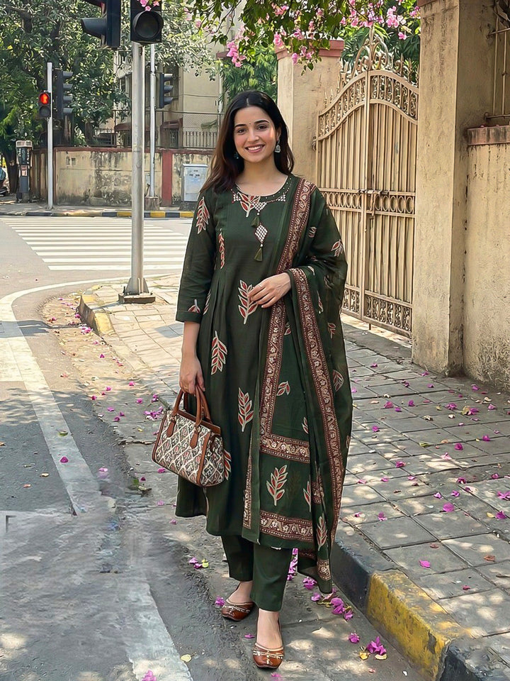 Olive Green Cotton Blend Printed Straight Suit Set