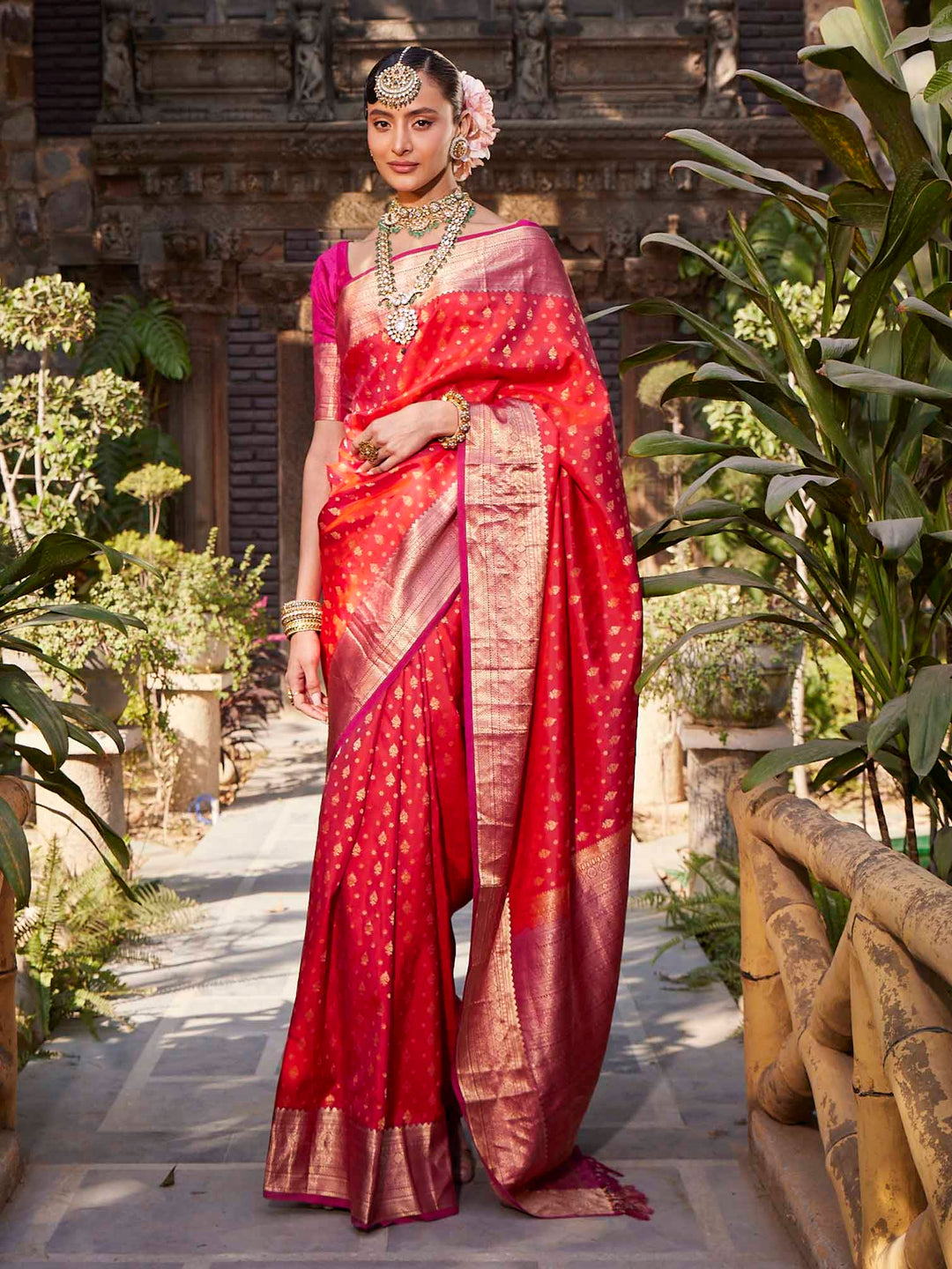 Zari Booti Handloom Woven Saree
