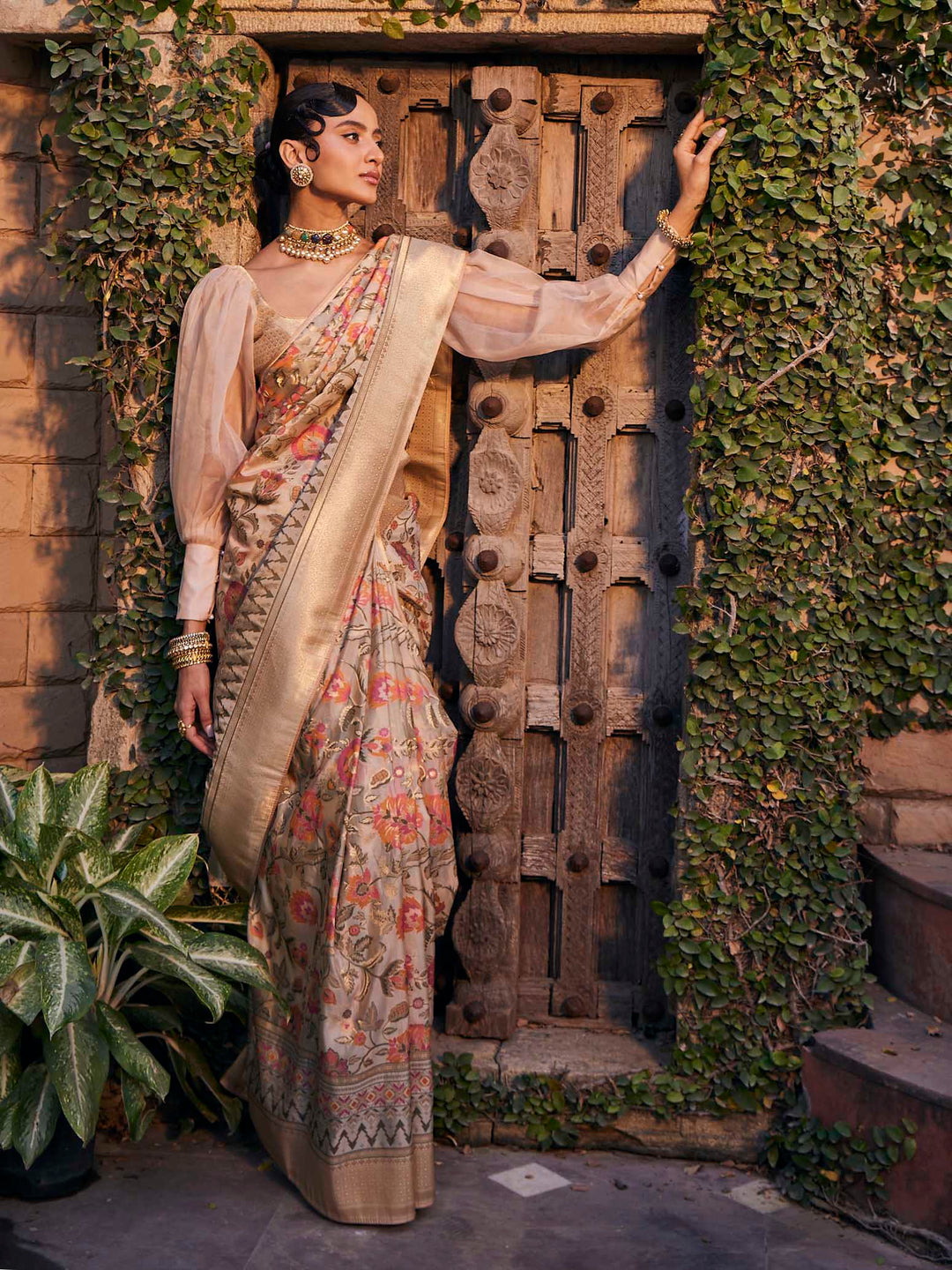 Floral Zari Jaal Organza Woven Saree