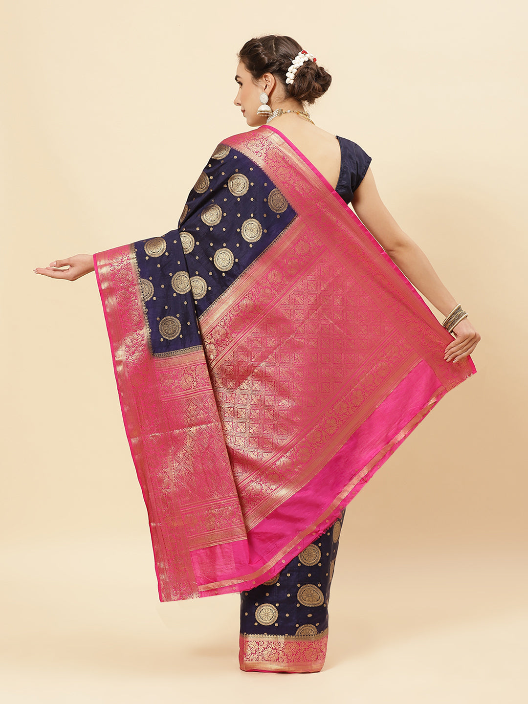 Art Handloom Saree with Zari Border Booti