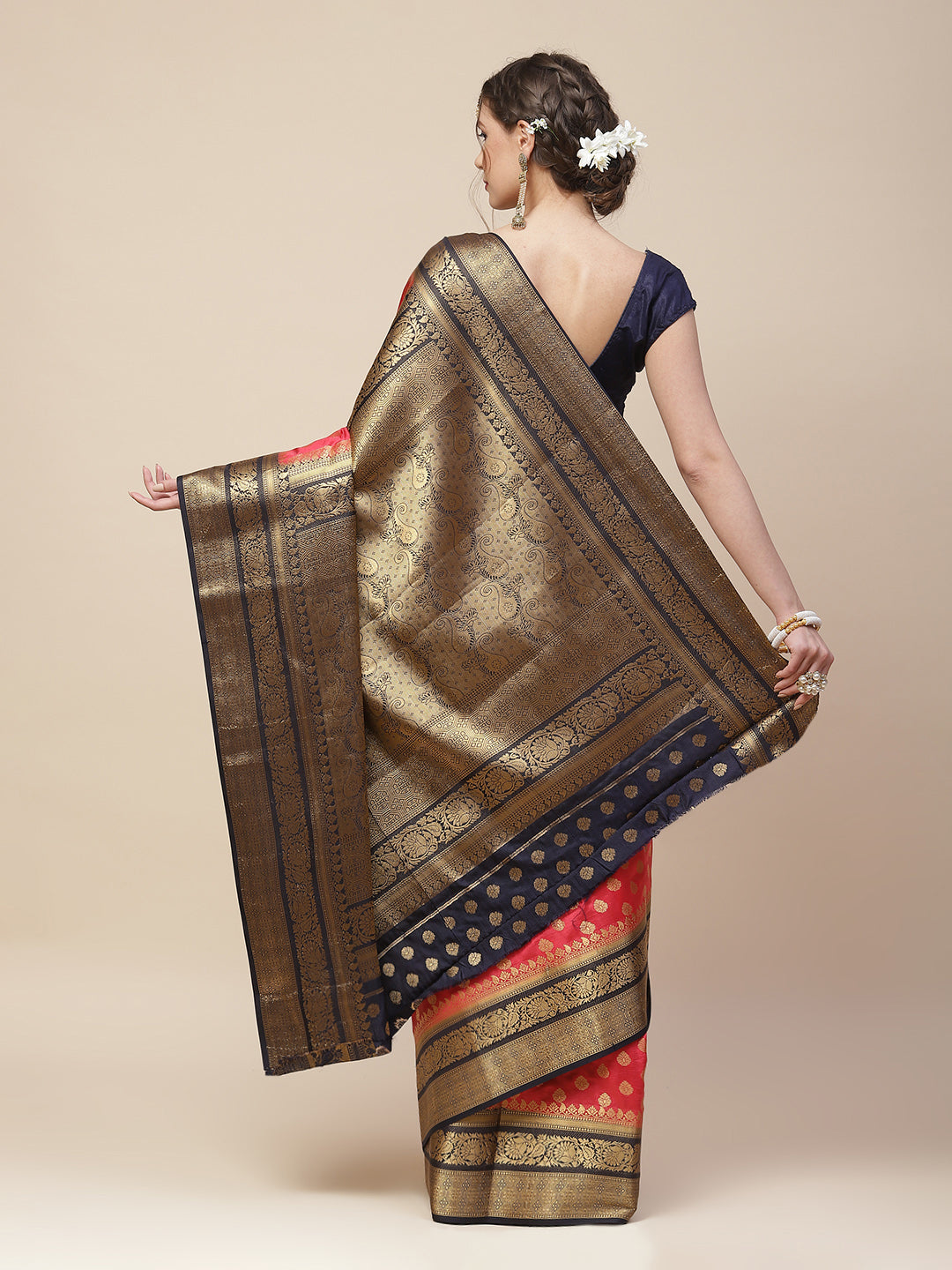 Zari Border Woven Art Handloom Saree