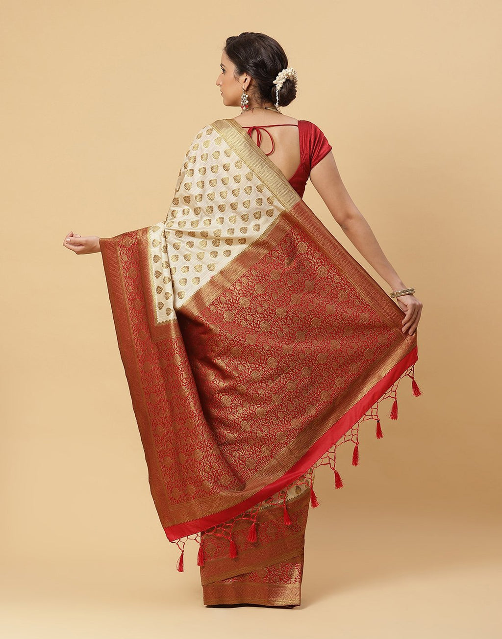 Woven Art Handloom Saree With Zari Booti Border