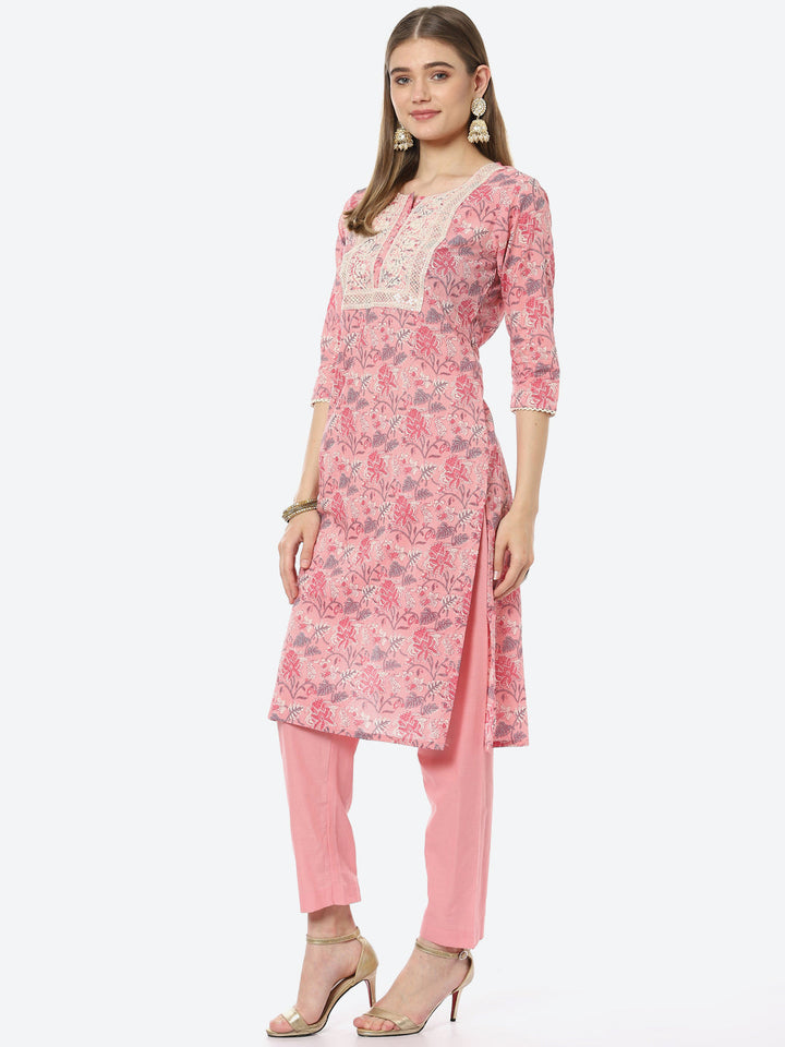 Resham Neck Embroidered Printed Chanderi Kurta With Pant
