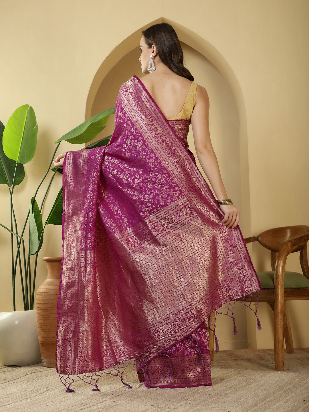 Zaari Jaal Crepe Saree