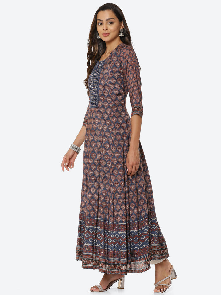 Mirror Neck Embroidered Muslin Kurta