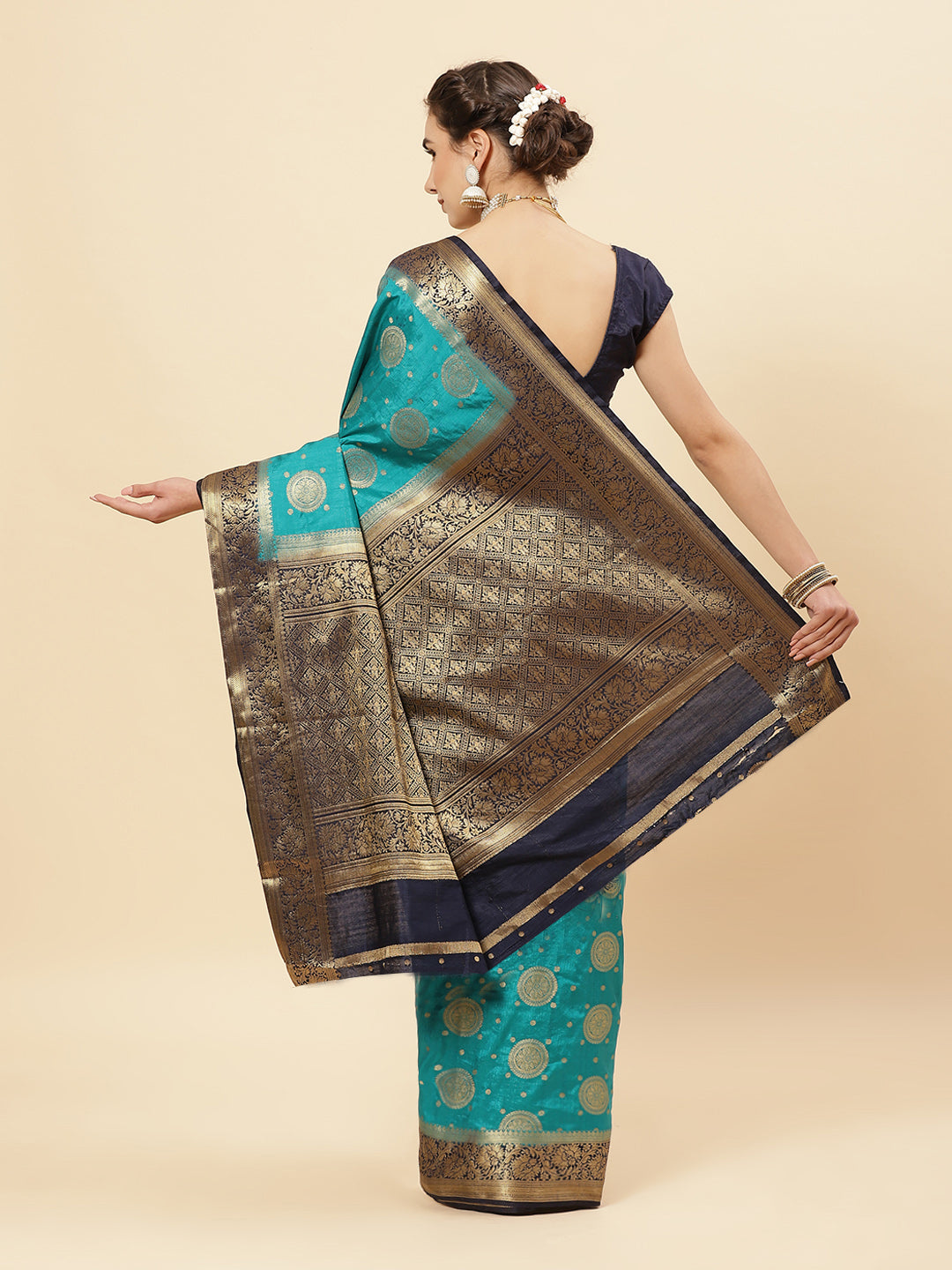 Art Handloom Saree with Zari Border Booti
