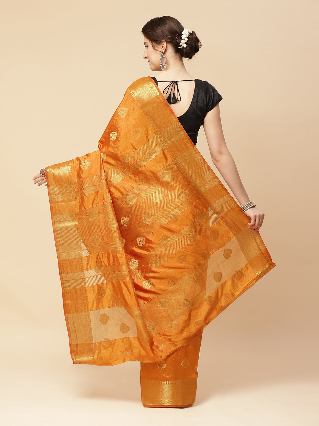 Zari Border Booti Art Handloom Woven Saree