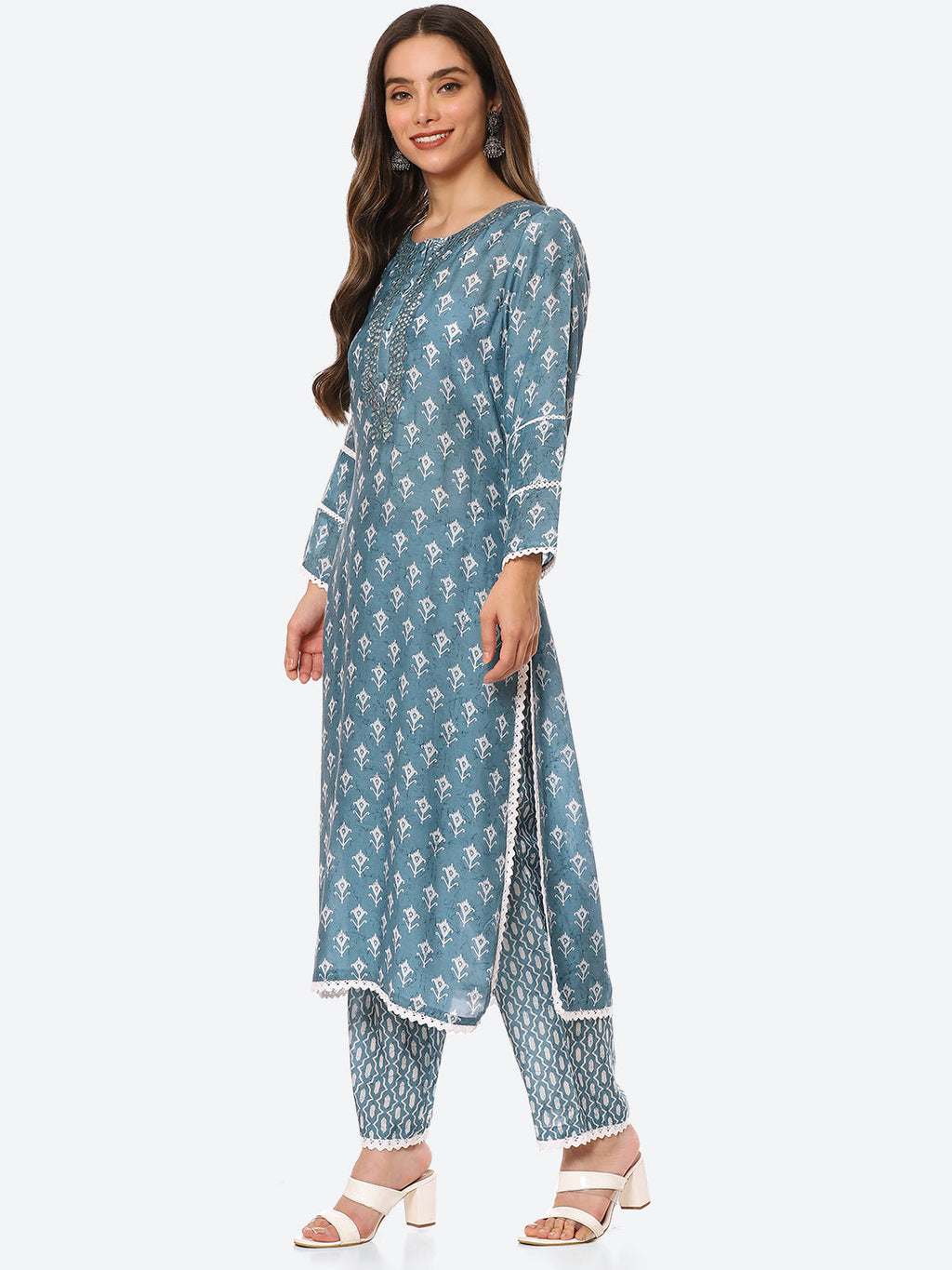 Printed Neck Embroidered Muslin Kurta With Pant
