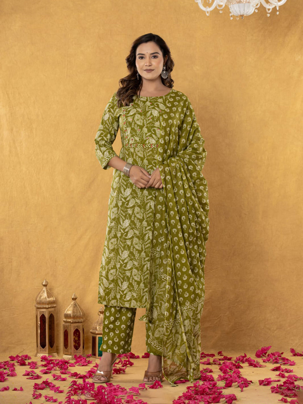 Green Embroidered Cotton Blend Straight Suit Set With Dupatta