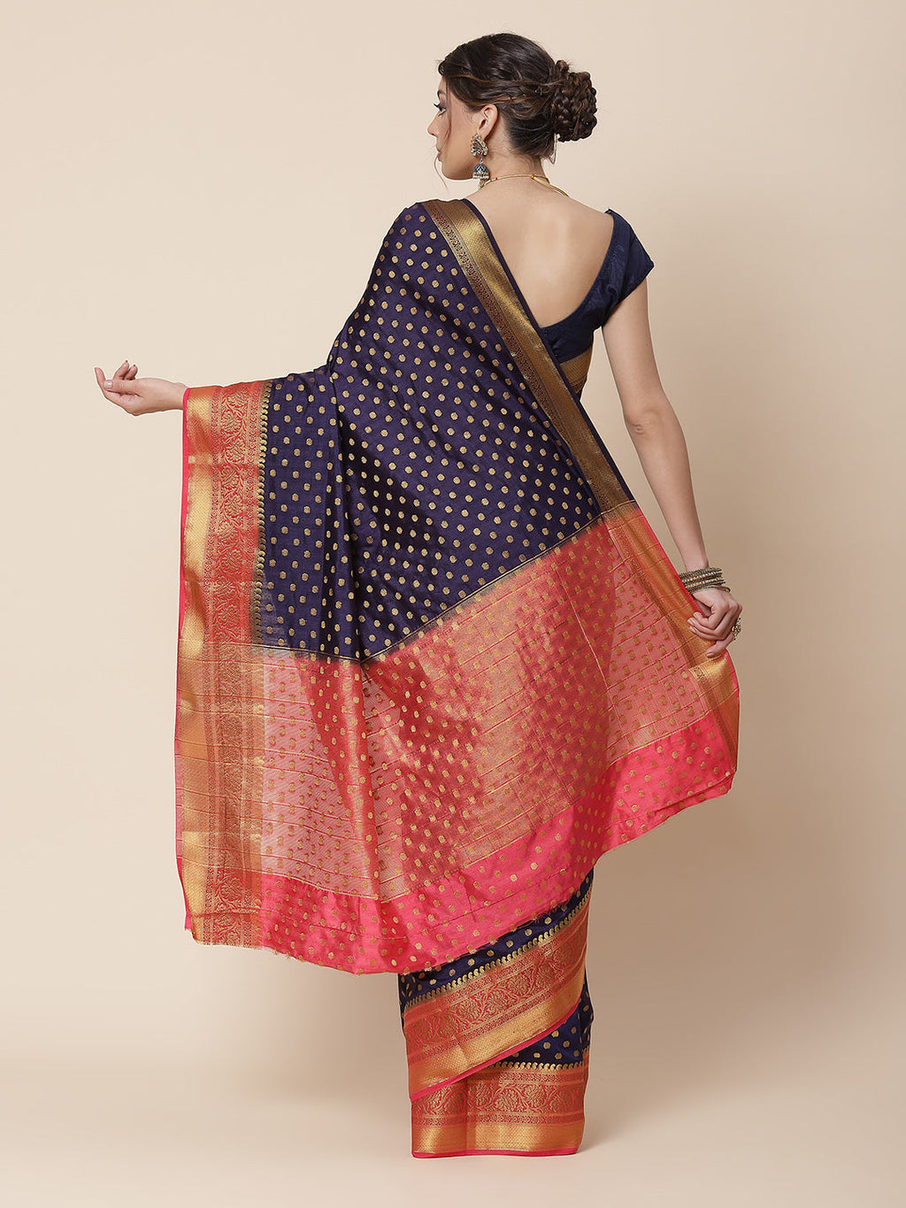 Zari Border Booti Art Handloom Woven Saree