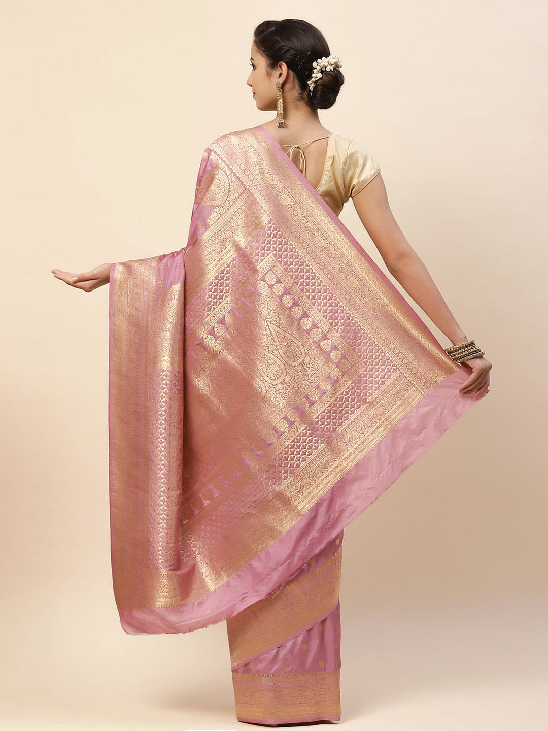 Zari Border Booti Art Handloom Woven Saree