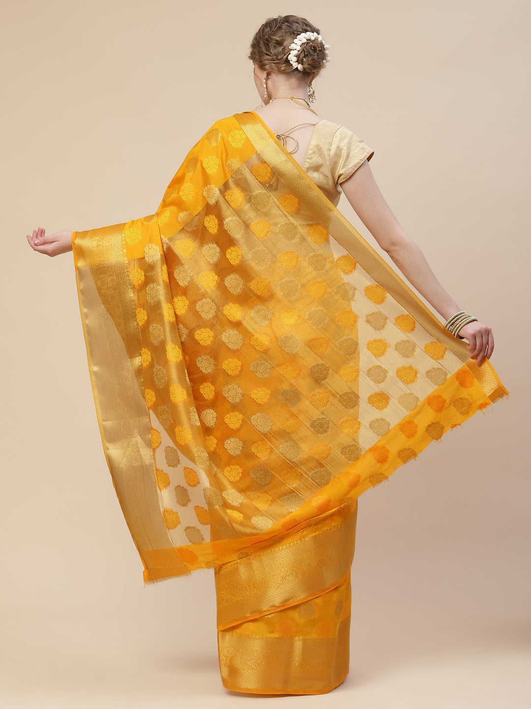 Zari Border Booti Art Handloom Woven Saree