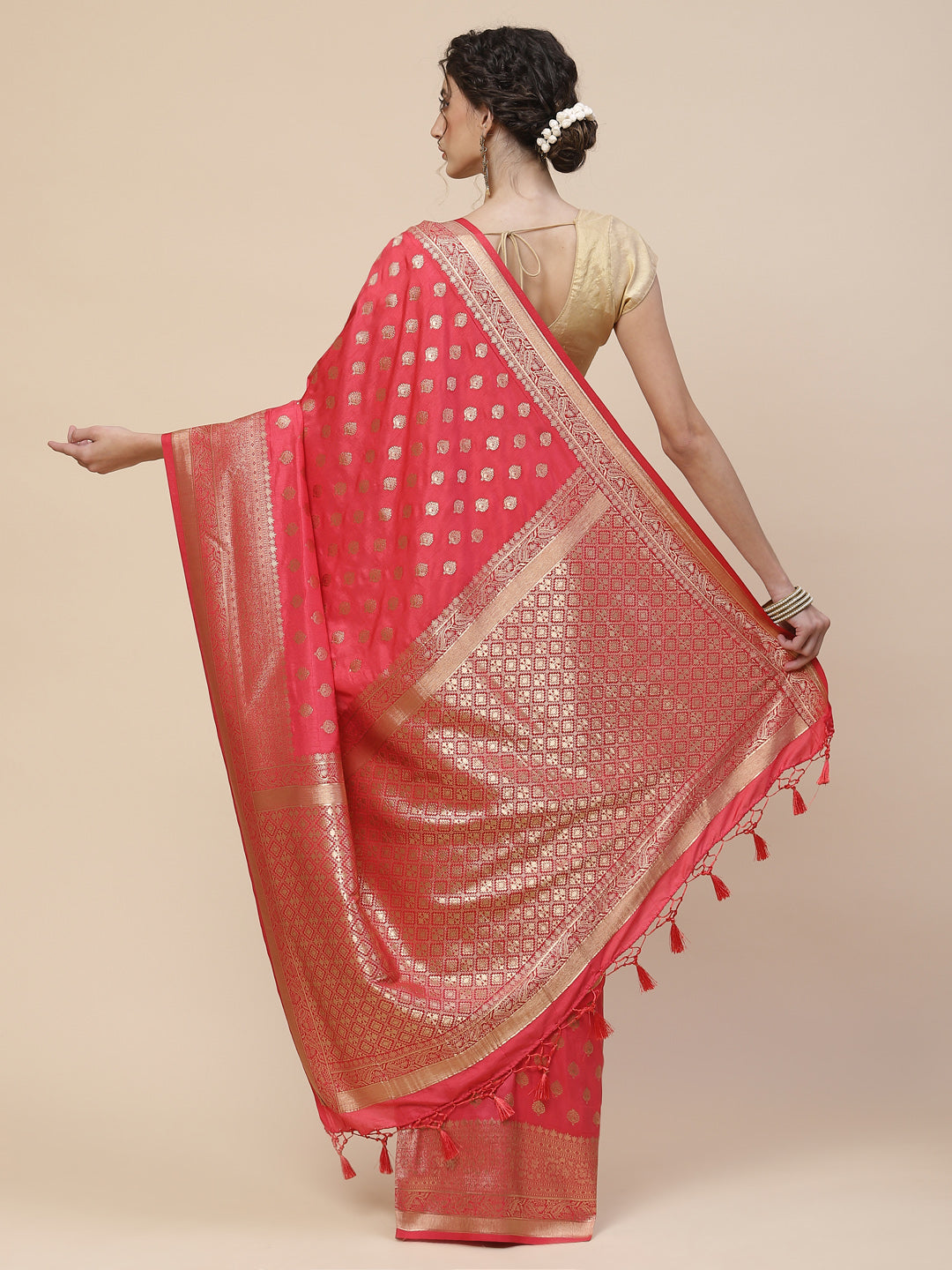 Zari Border Booti Art Handloom Woven Saree