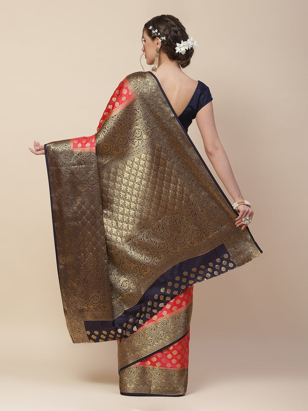 Zari Border Booti Art Handloom Woven Saree