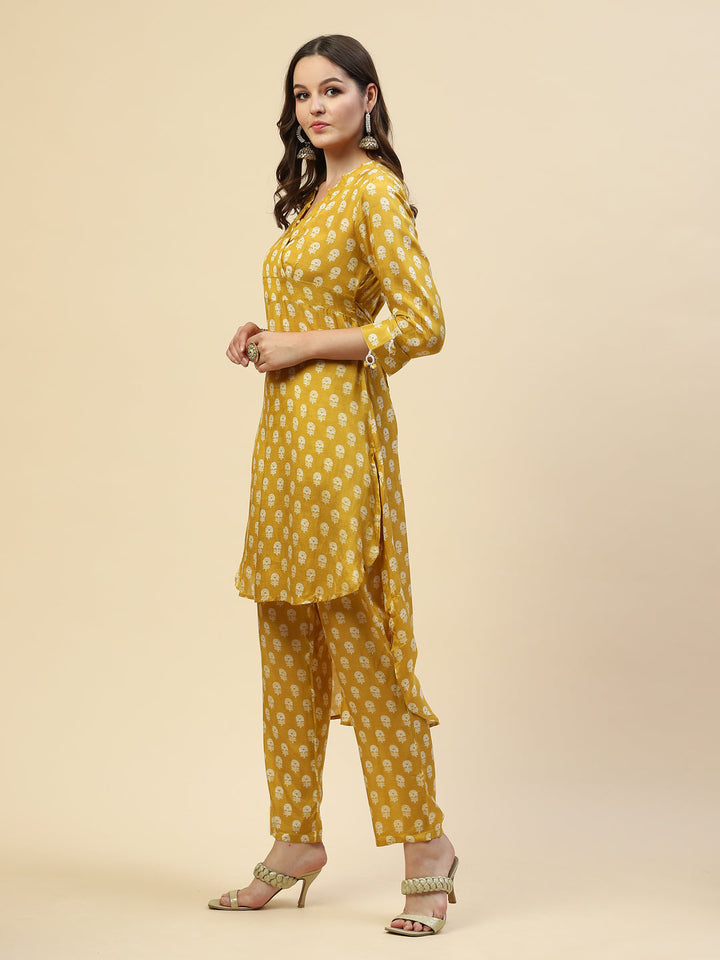 Floral Printed Muslin Kurta With Pants