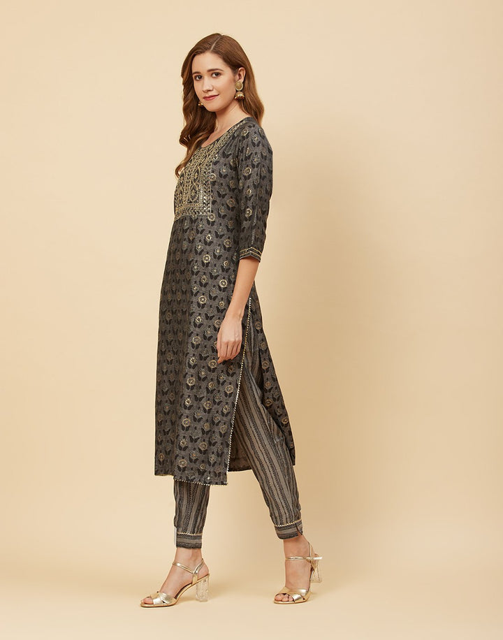 Embroidered Cotton Kurti With Pant