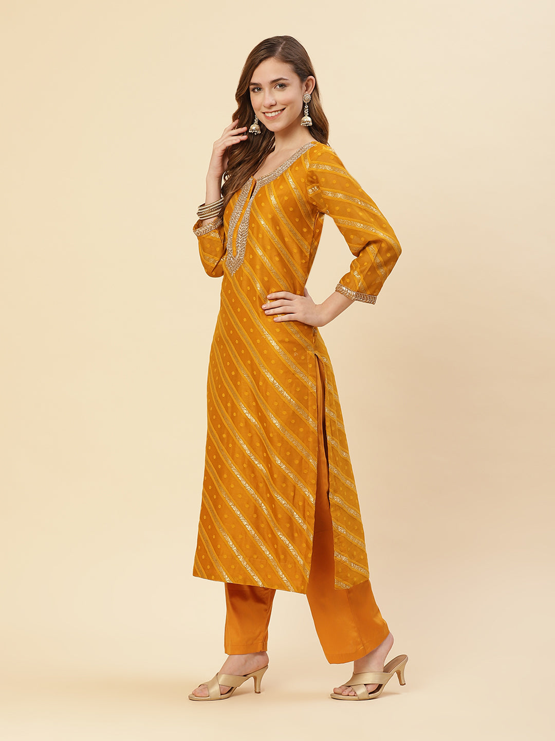 Printed &amp; Embroidered Neck Chnaderi Kurti With Pant
