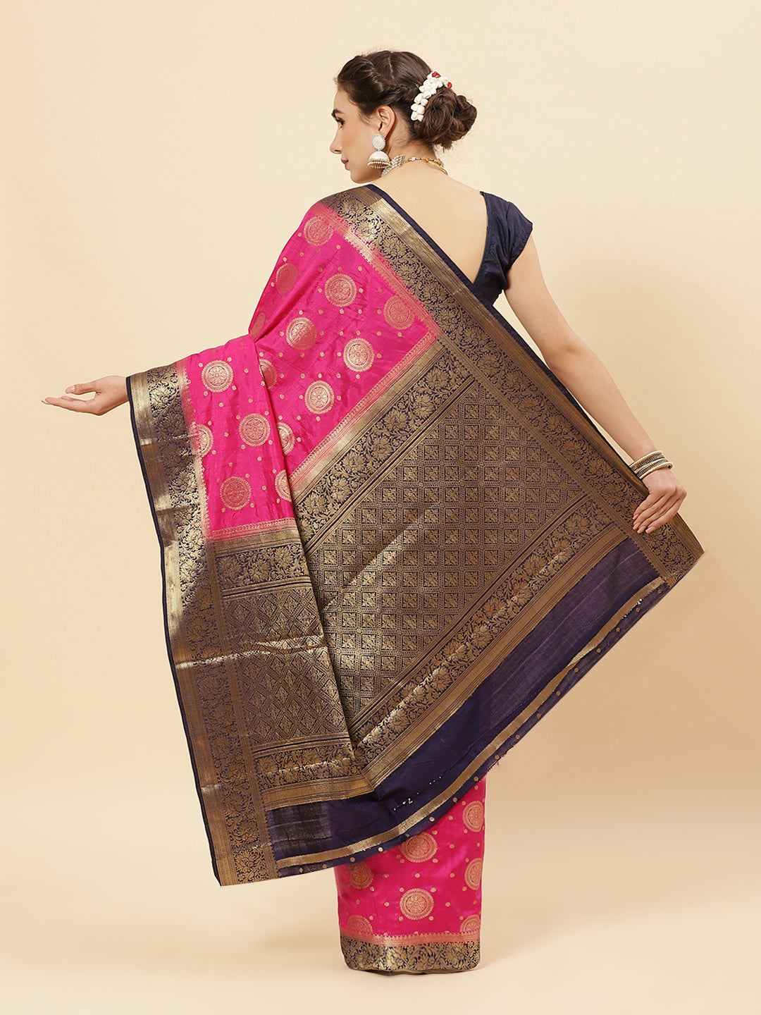 Art Handloom Saree with Zari Border Booti