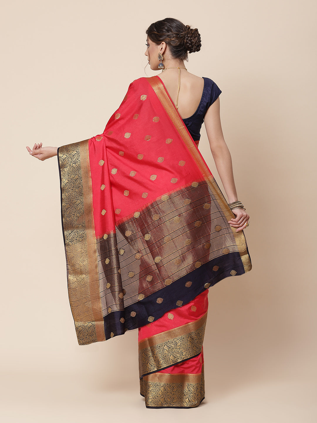 Zari Border Booti Art Handloom Woven Saree