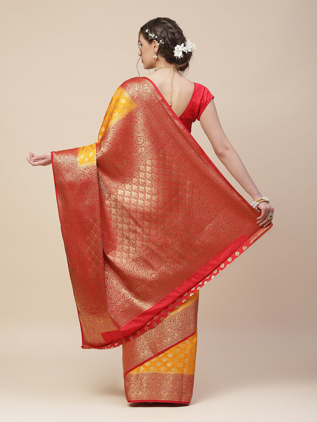 Zari Border Booti Art Handloom Woven Saree