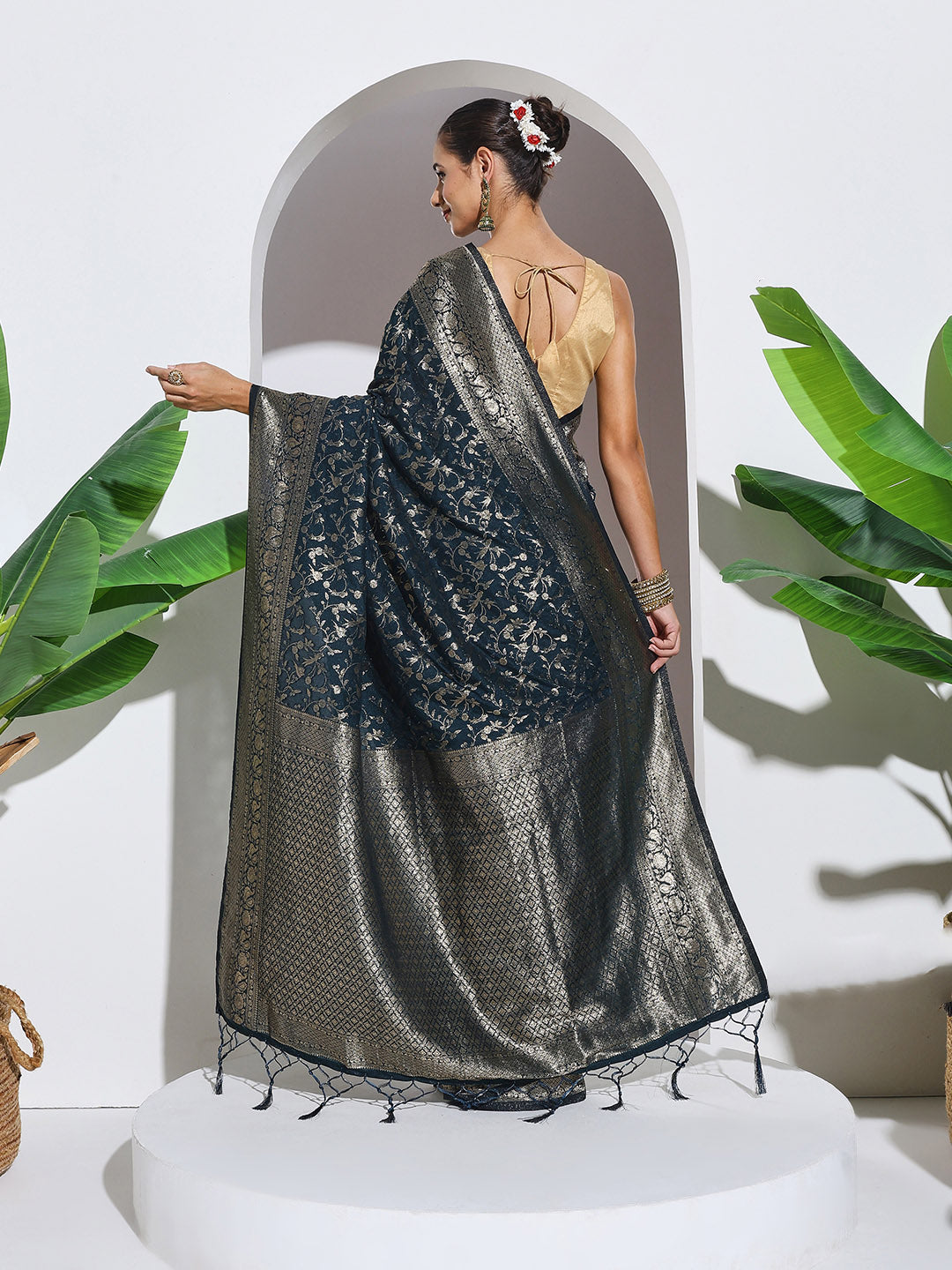 Zaari Jaal Woven Crepe Saree